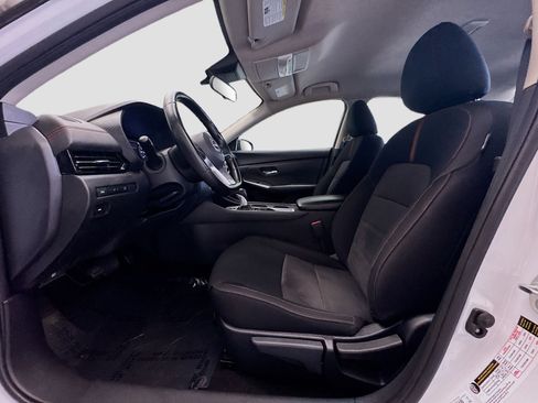 Used 2025 Nissan Sentra SR FWD image 13