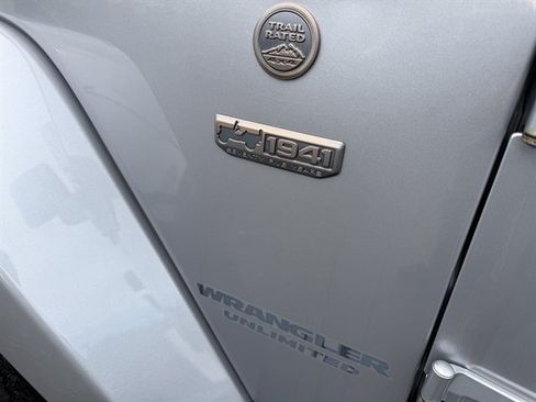 Used 2016 Jeep Wrangler Unlimited Sahara AWD/4WD image 36