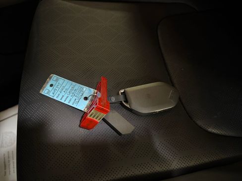 Certified 2026 Kia Carnival FWD image 32