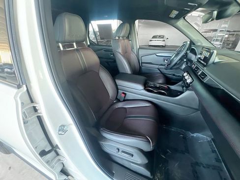 Used 2025 Honda Pilot Black Edition image 29