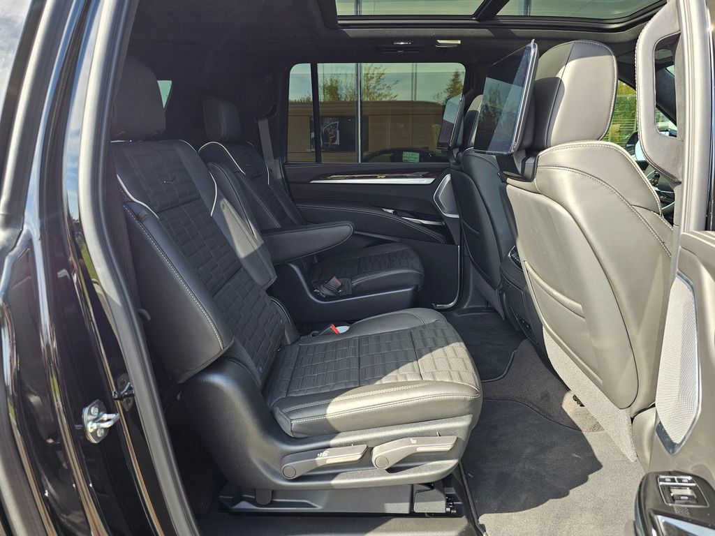 New 2026 Cadillac Escalade ESV Platinum Sport AWD/4WD image 12