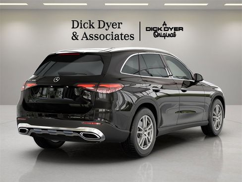 Used 2025 Mercedes-Benz GLC 300 image 11