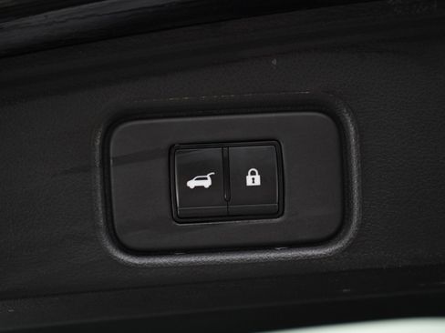 Used 2023 Nissan Pathfinder Platinum image 20