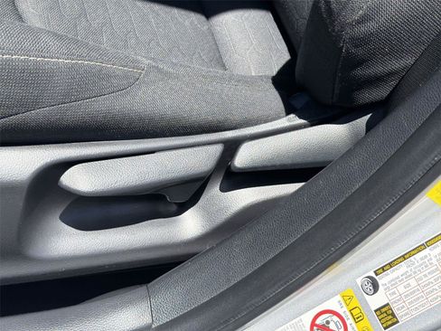 Used 2019 Toyota Corolla SE FWD image 23