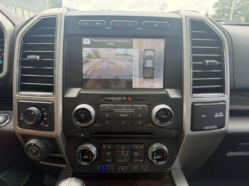 Used 2018 Ford F150 Lariat w/ Equipment Group 502A Luxury AWD/4WD image 13