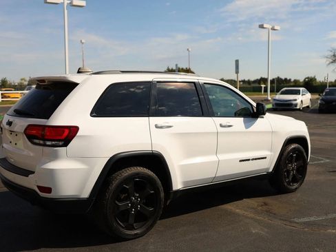 Used 2018 Jeep Grand Cherokee Laredo AWD/4WD image 5