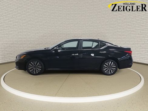 Used 2024 Nissan Altima 2.5 SV image 8