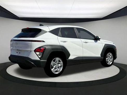 New 2026 Hyundai Kona SE image 9