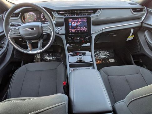 New 2025 Jeep Grand Cherokee Laredo w/ Luxury Tech Group I image 22