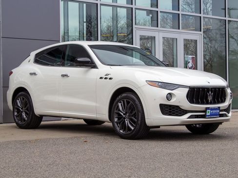 Used 2024 Maserati Levante GT Ultima AWD/4WD image 3