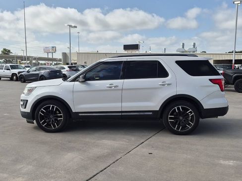 Used 2016 Ford Explorer XLT w/ Equipment Group 202A FWD image 3