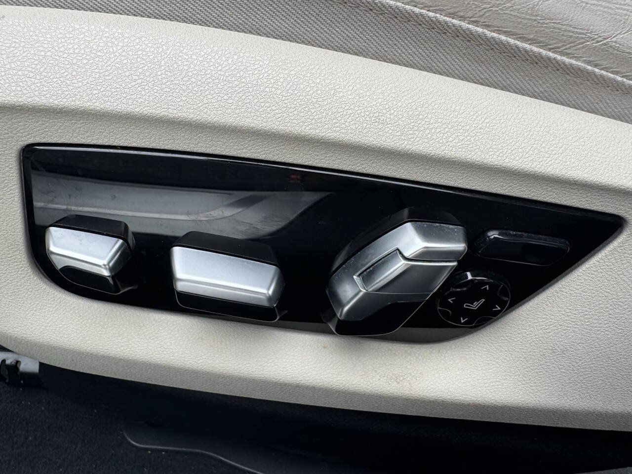 Used 2018 BMW 750i xDrive AWD/4WD image 18