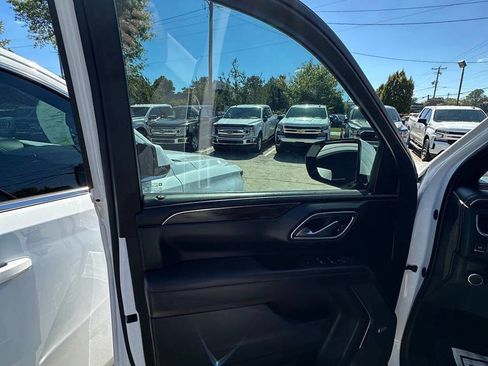 Used 2021 Chevrolet Suburban LT image 7
