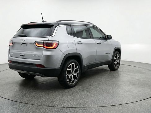 Used 2025 Jeep Compass Limited image 9