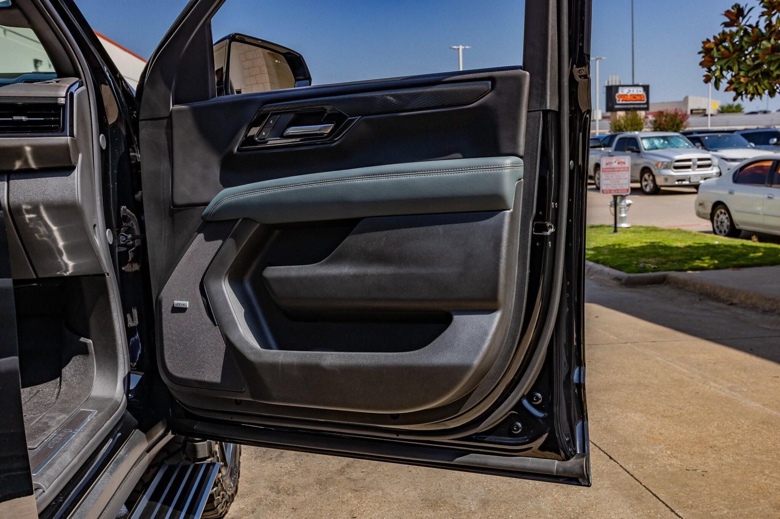 Used 2026 GMC Yukon AT4 w/ AT4 Premium Plus Package AWD/4WD image 47
