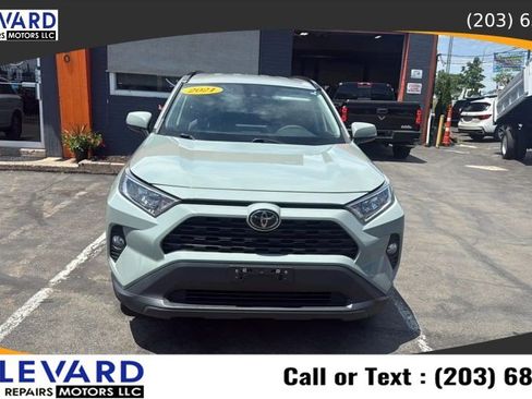 Used 2021 Toyota RAV4 XLE AWD/4WD image 2