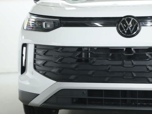 Used 2026 Volkswagen Tiguan SE AWD/4WD image 6