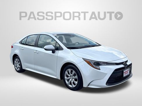 Used 2025 Toyota Corolla LE FWD image 11
