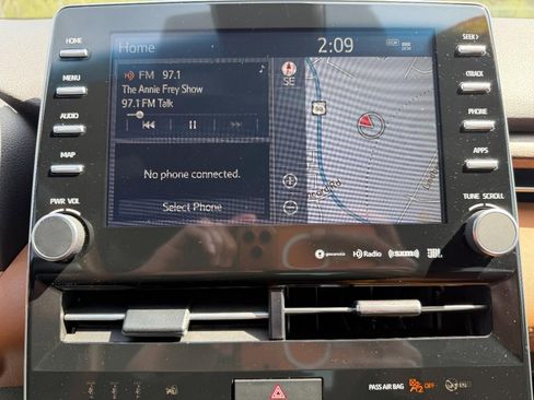 Used 2019 Toyota Avalon Limited FWD image 25