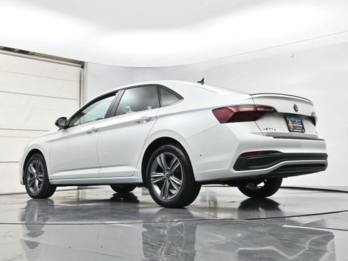 Used 2023 Volkswagen Jetta SE w/ Panoramic Sunroof Package FWD image 31