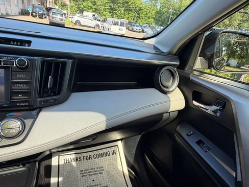 Used 2018 Toyota RAV4 XLE AWD/4WD image 25