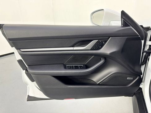 Used 2022 Porsche Taycan image 41