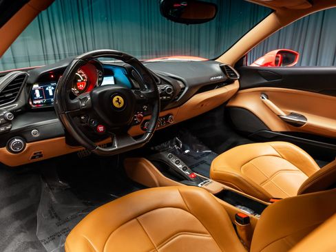 Used 2018 Ferrari 488 GTB RWD image 5