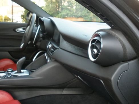 Used 2023 Alfa Romeo Giulia Sprint RWD image 31
