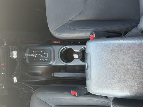 Used 2015 Jeep Wrangler Unlimited Sport w/ Connectivity Group AWD/4WD image 13