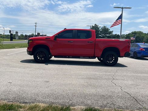 Used 2024 Chevrolet Silverado 1500 Custom Trail Boss w/ Turbomax Blackout Package AWD/4WD image 2