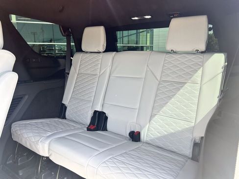 Used 2025 Cadillac Escalade Sport Platinum AWD/4WD image 17