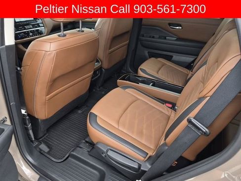 Used 2024 Nissan Pathfinder Platinum FWD image 25