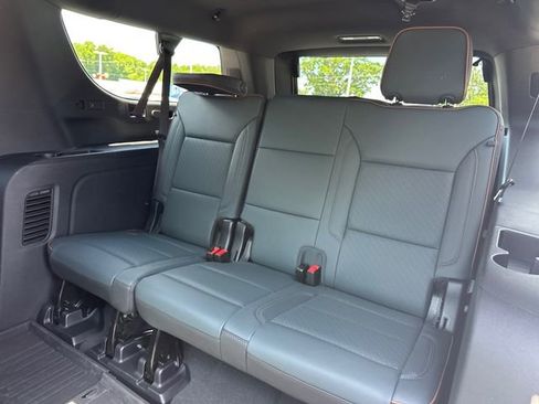 Used 2025 GMC Yukon XL AT4 w/ AT4 Premium Package AWD/4WD image 15