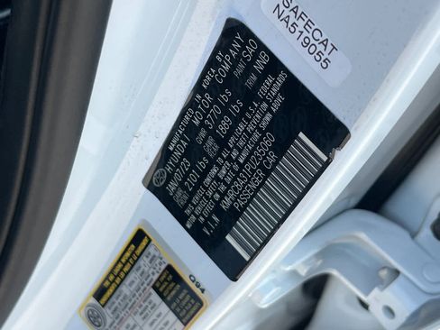 Certified 2023 Hyundai Venue Limited image 32