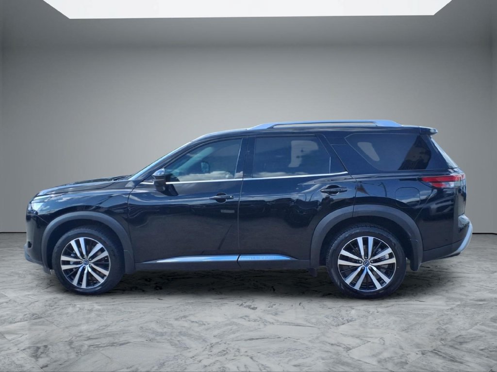 Used 2024 Nissan Pathfinder Platinum FWD image 4