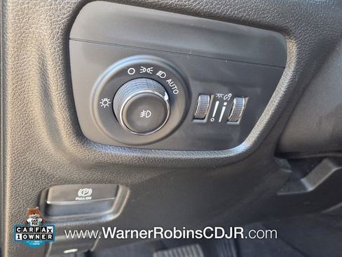Used 2023 Jeep Grand Cherokee L Limited w/ Black Appearance Package RWD image 32