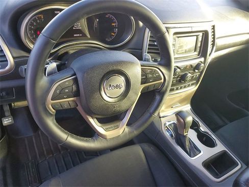 Used 2017 Jeep Grand Cherokee Laredo w/ Quick Order Package 23E image 12