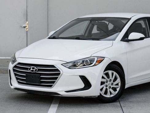 Used 2017 Hyundai Elantra SE FWD image 13
