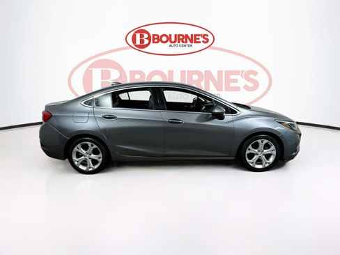 Used 2018 Chevrolet Cruze Premier w/ Enhanced Convenience Package FWD image 10