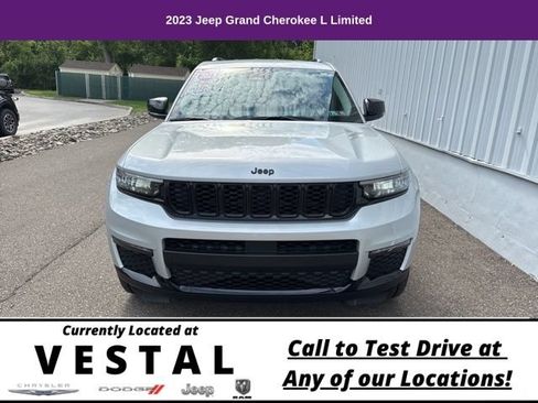 Used 2023 Jeep Grand Cherokee L Limited w/ Black Appearance Package AWD/4WD image 2