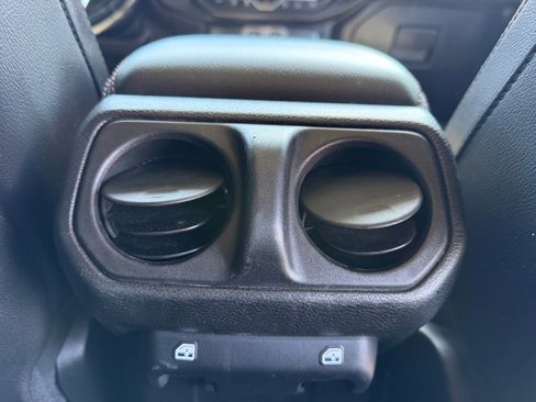 Used 2019 Jeep Wrangler Unlimited Rubicon image 32