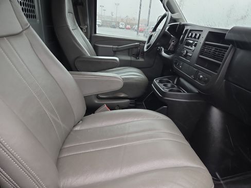 Used 2017 Chevrolet Express 2500 image 14