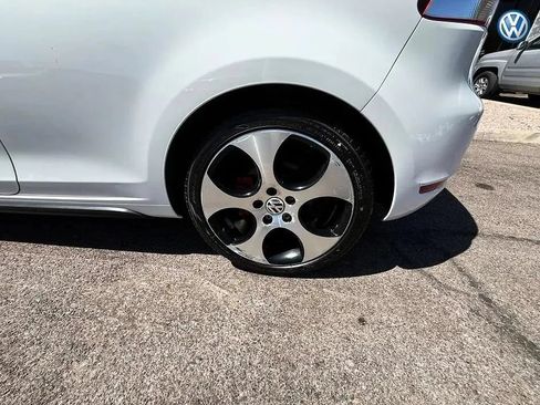 Used 2011 Volkswagen Golf 2-Door FWD image 17