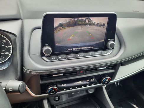 Used 2024 Nissan Rogue SV image 17