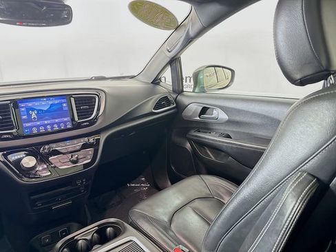 Used 2018 Chrysler Pacifica Touring-L Plus w/ Advanced Safetytec Group image 23