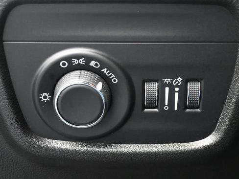 Used 2025 Jeep Grand Cherokee L Altitude AWD/4WD image 16