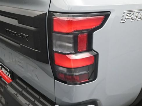 Used 2025 Nissan Frontier PRO-4X AWD/4WD image 14