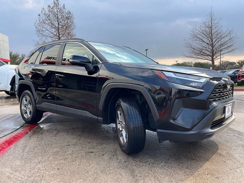 Used 2025 Toyota RAV4 XLE image 5