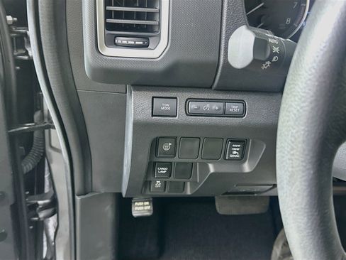 Used 2024 Nissan Frontier SV w/ SV Convenience Package RWD image 16