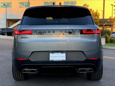 Used 2024 Land Rover Range Rover Sport SE image 4
